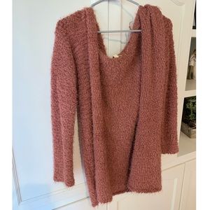 DARK PINK FUZZY CARDIGAN